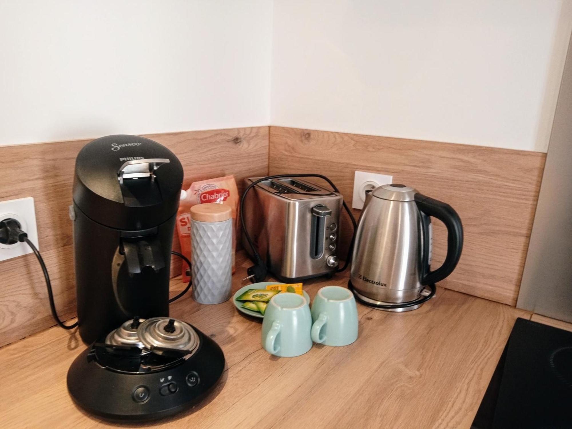 Les Studios De La Gare Linge Cafe The Inclus Wifi Vannes Exterior foto